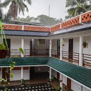 https://star-inn-plus.kerala-hotels.net